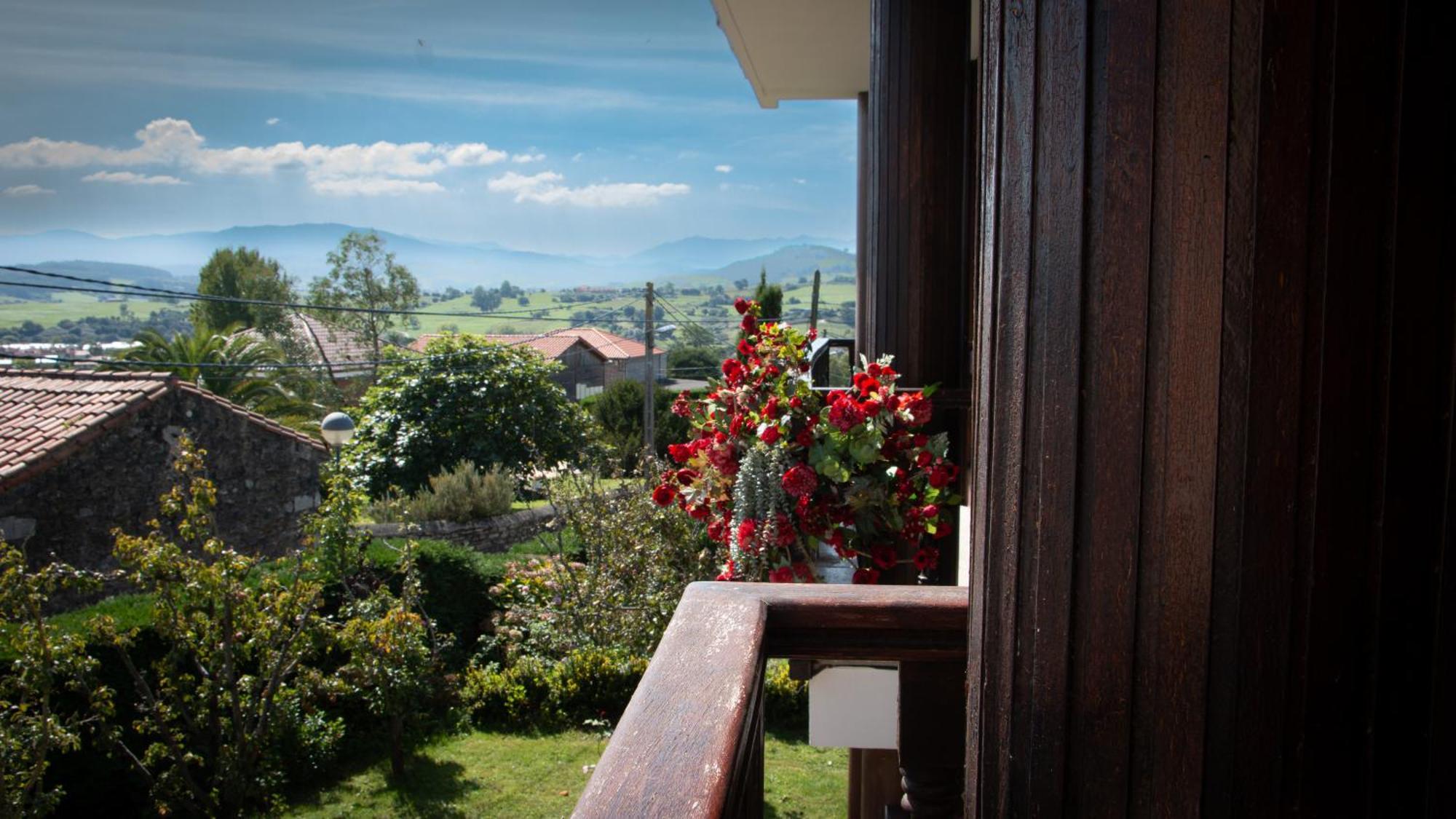 Cosma House Hotell Hinojedo Eksteriør bilde